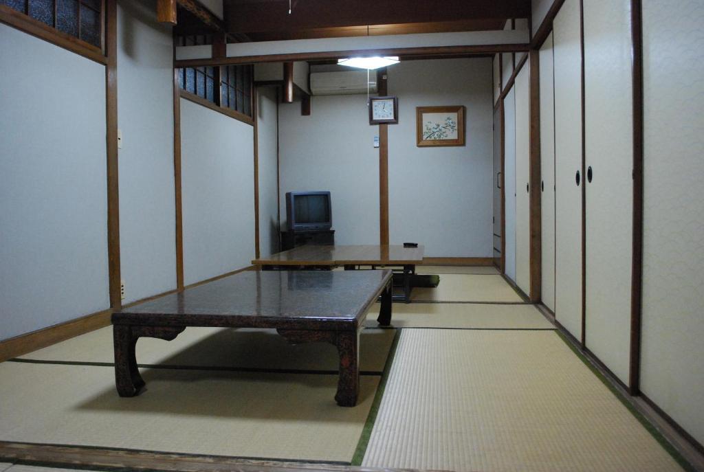 Chizuru Ryokan Hiroshima Room photo